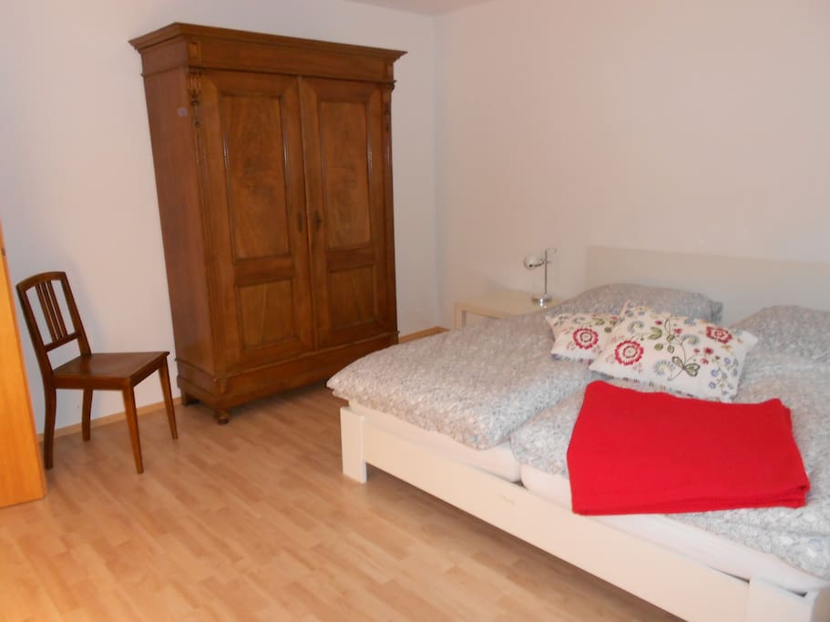 Schlafzimmer 1