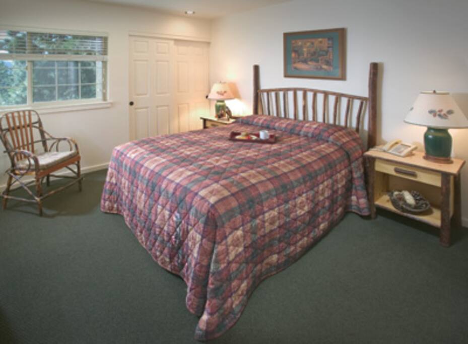 This picture does not show the specific unit being rented. The unit rented will be based on which units are available upon check-in. These pictures are meant to show the property and an example of the room style and décor.