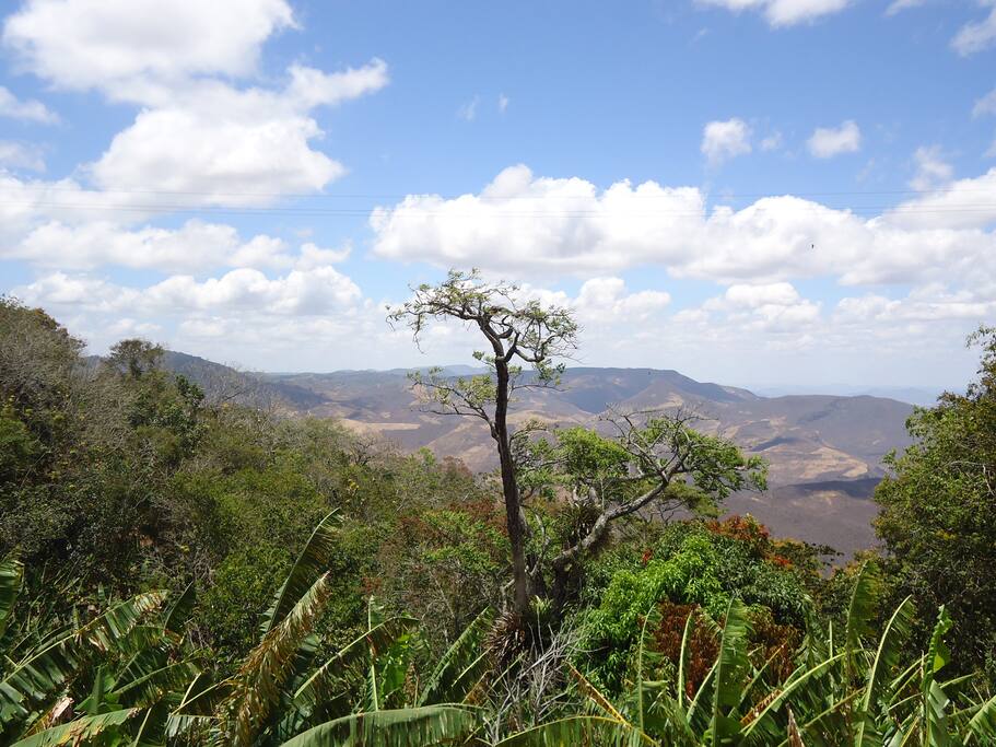 Paisagem da Janela das acomodações pela manhã em dias lindos de Sol.