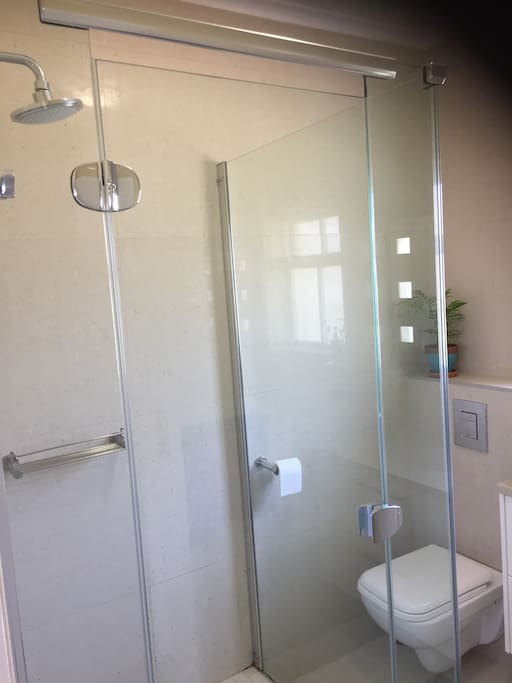 2nd bathroom leading on from 2 spare rooms