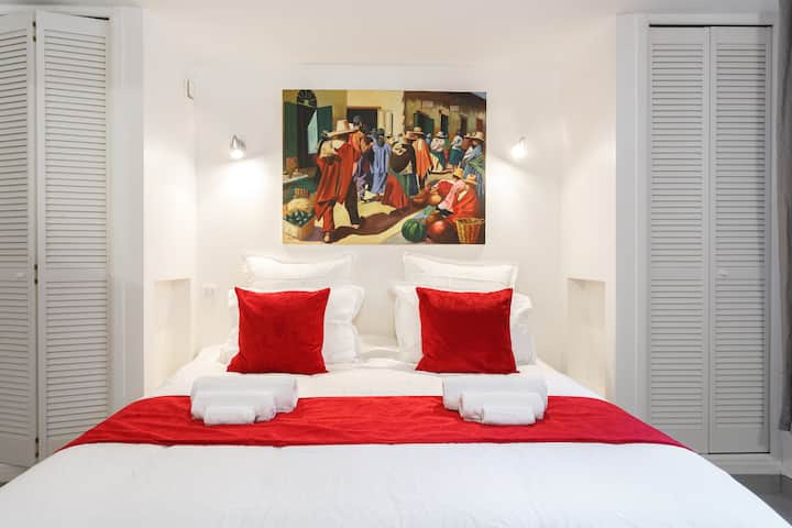 Bafu la pamoja la chumba cha kulala cha 4, kitanda cha ukubwa wa king.