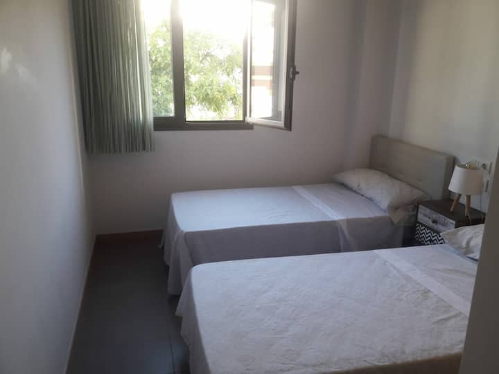 Habitación numero 2 equipada con 2 camas individuales de 90