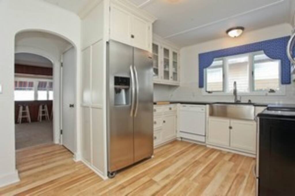 Enjoy the well stocked kitchen!
