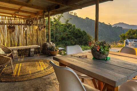 Lovely 1 bedroom cottage with pool and firepit