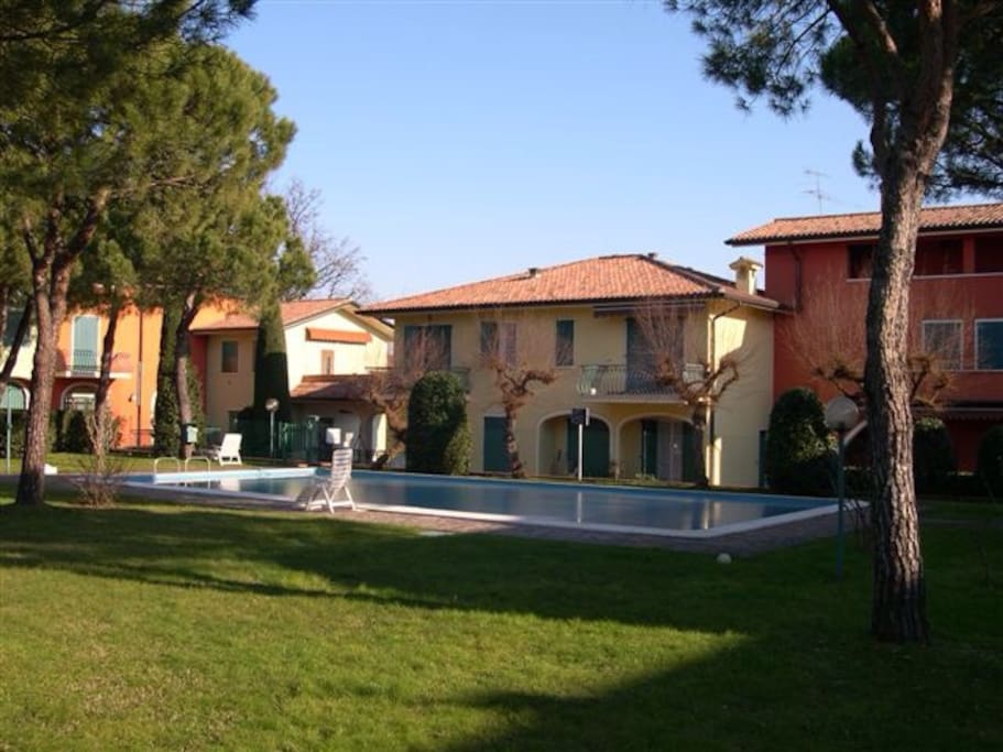 La piscina del residence / the pool of the residence