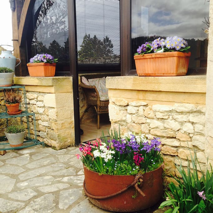 Private entrance to salon