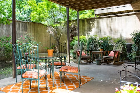 Dream 2-Bedroom Studio 1.5 Bathrooms, 1500 Sq feet