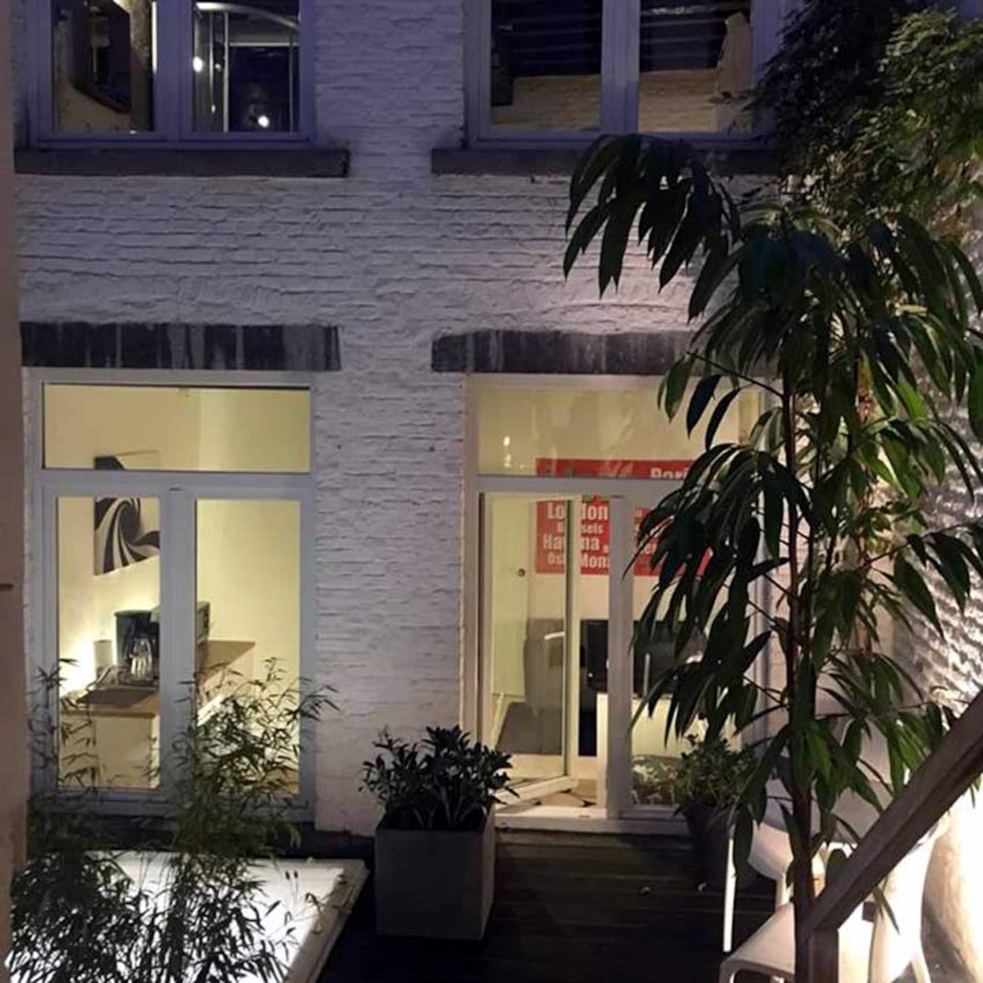 Private artist house (2 floors) with small terrace