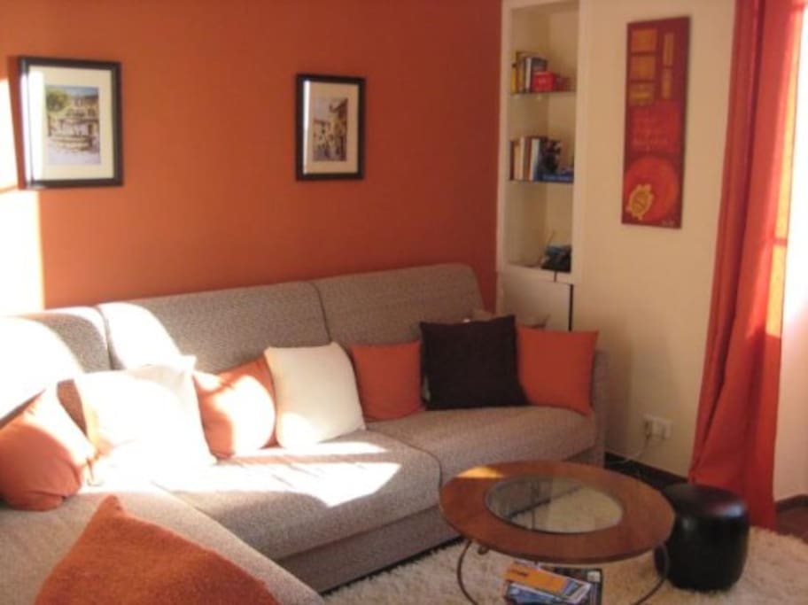 Nice living area, with cable TV and high speed Internet WIFI