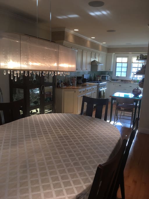 Open layout dining/kitchen