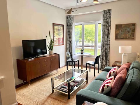 Top performing Airbnb: Nervion House - Prime location & best river views in Euskadi