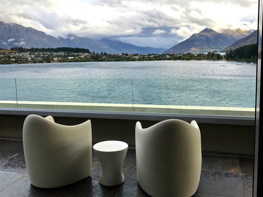 Close to the heart of Queenstown with amazing mountain views and direct lake access.