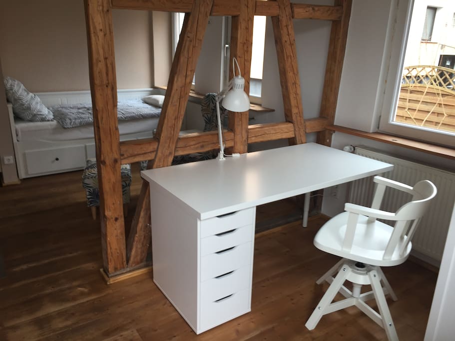Schreibtisch