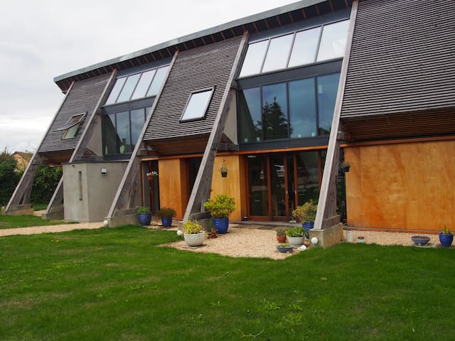 Chambre MO dans maison d'architecte