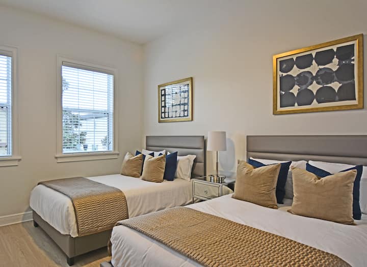 La seconda camera da letto della pensione ha 2 letti matrimoniali.