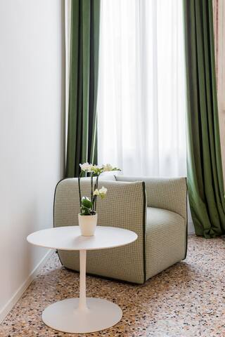 Batioro Luxury Apartment with Canal View gallery image 4