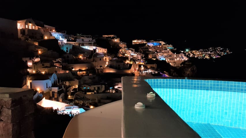 Aqua Terra private villa on the cliff