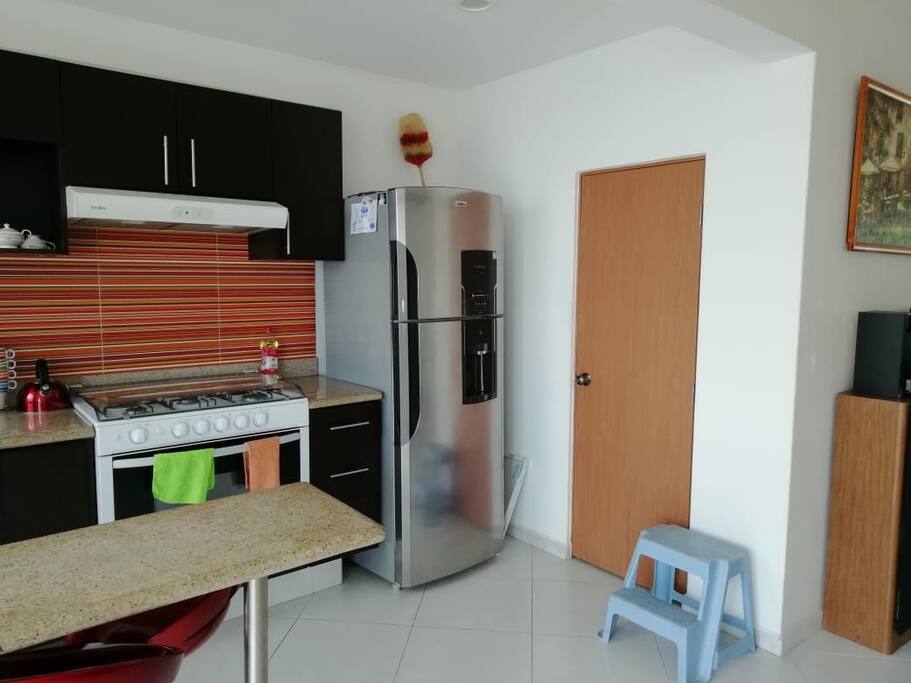 Refrigerador grande y amplio para guardar todos tus víveres