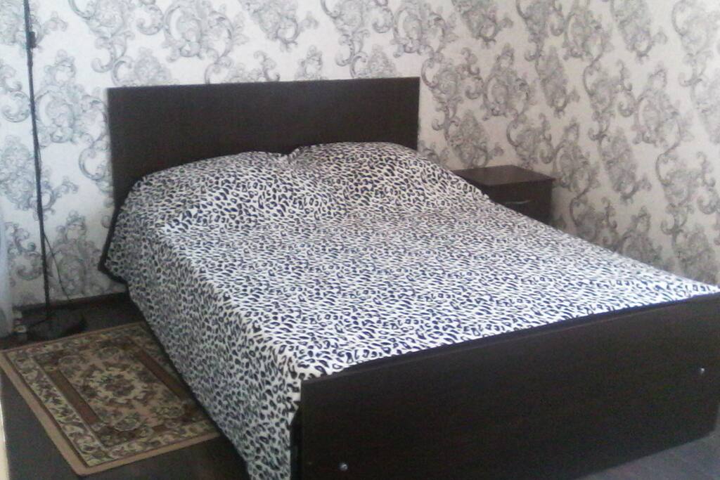 Черно-белая спальня одна двухспальная кровать с человека 500 руб. С двух 1000руб. Можно подставное место бесплатно