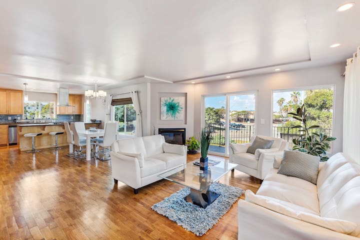 6BR/4BA Bright Spacious Home, Family&Business 18+