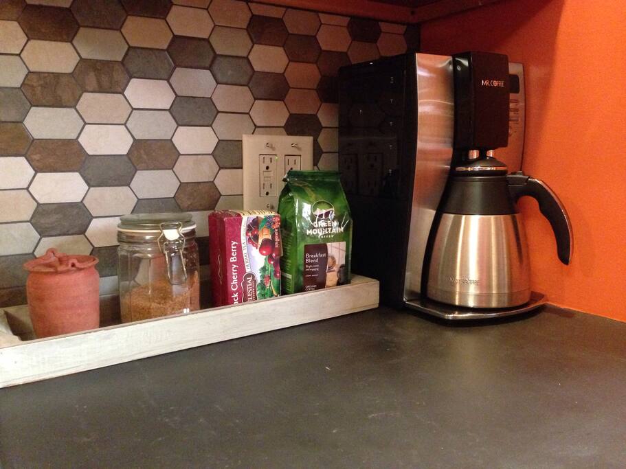 Super fast coffee maker has an insulated carafe to keep coffee hot for hours.