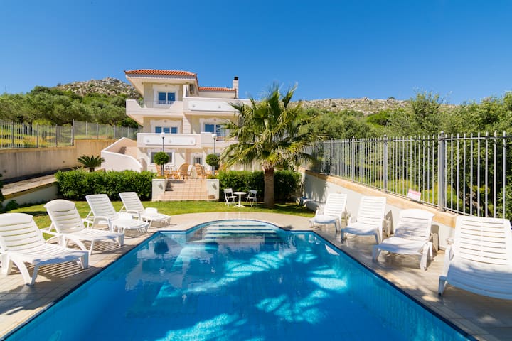 Private Villa 300 m² Aris Palace