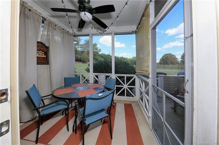 Relaxing Lake Norman Townhome in Cornelius