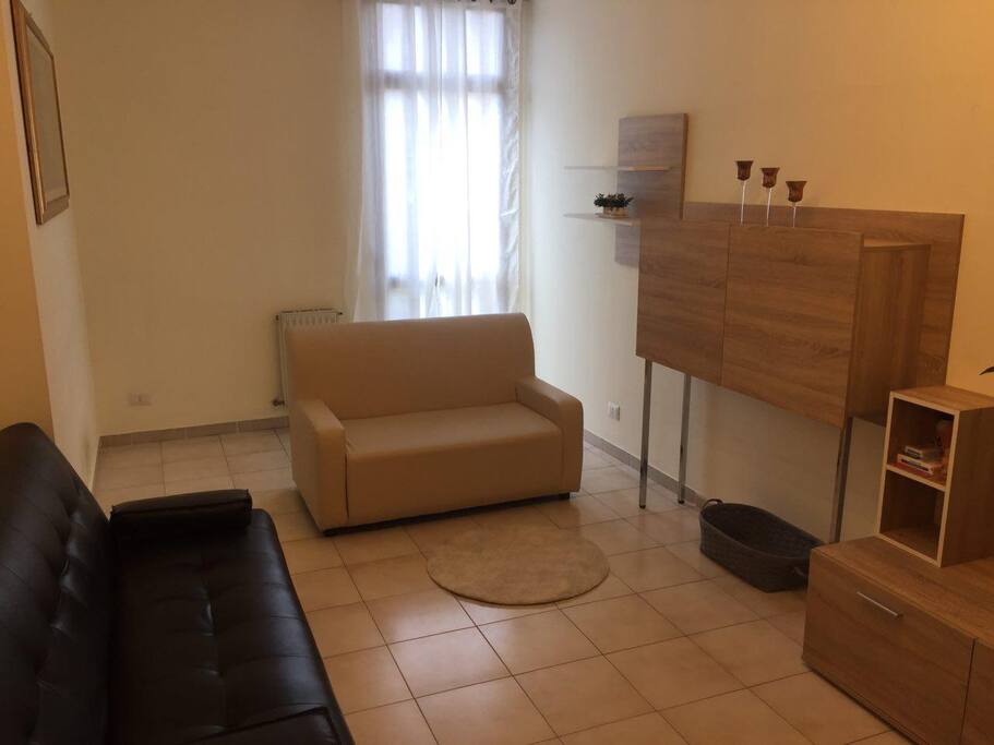 sala TV con 2 divani