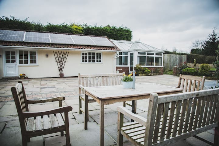 The Old Stables @ Kingsfield + Jacuzzi Hot Tub inc