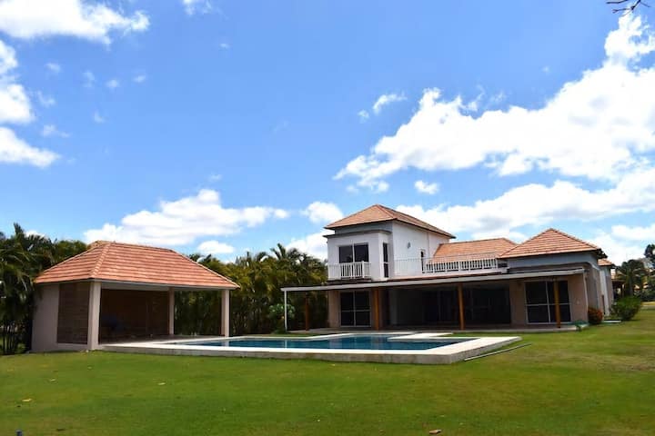 Beautiful Villa with Big Pool of 50m2 — 4 bedroom vacation rental in Rio Hato