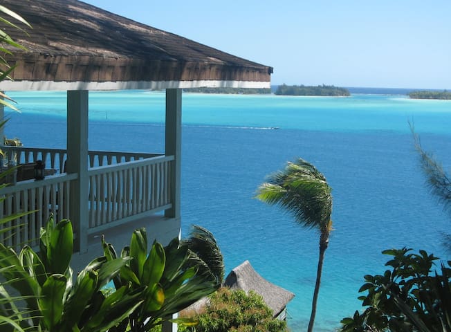 Splendid Villa Overlooking the Lagoon of Bora Bora