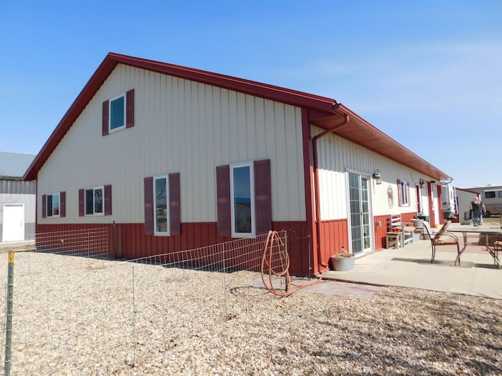 Spring Creek/Lake Oahe Fishing/Hunting Lodge Houses for Rent in