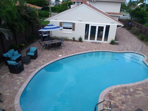 Closest To Beach Main House & Separate Villa Pool