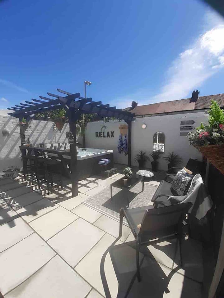 ⭐️⭐️⭐️⭐️⭐️ Ocean Suites  **Hot Tub** - Blackpool