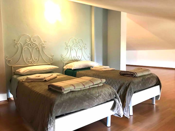 Camera doppia mansarda