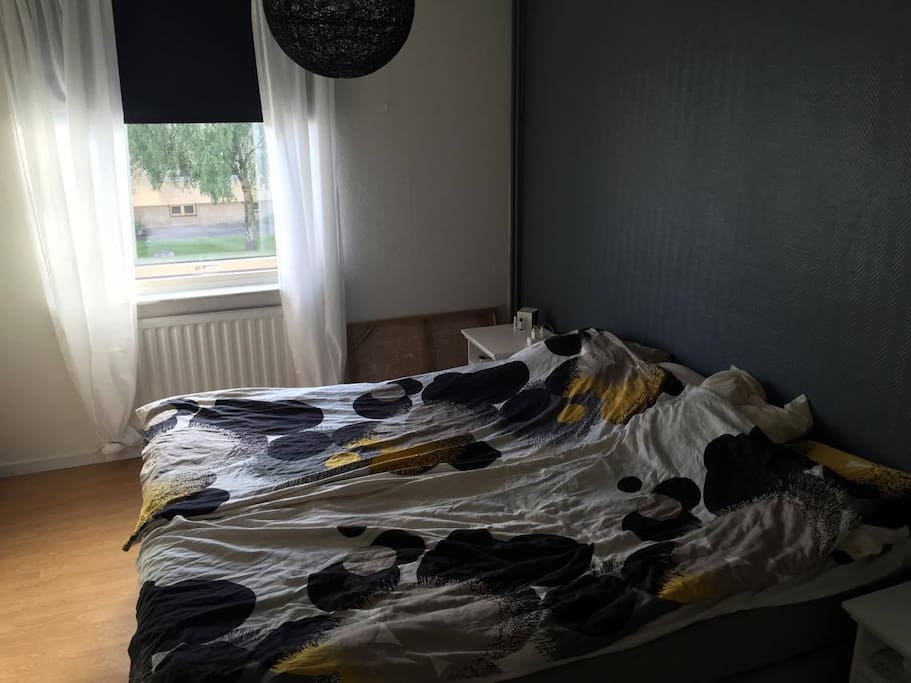 Bedroom - King Size Bed (180cm)