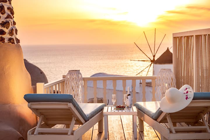 Thetis Cave Studio with caldera and sunset view