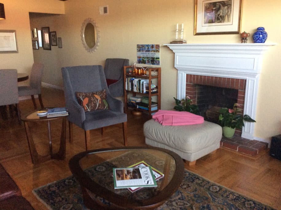 Comfortable living room, great to relax in at the end of the day.