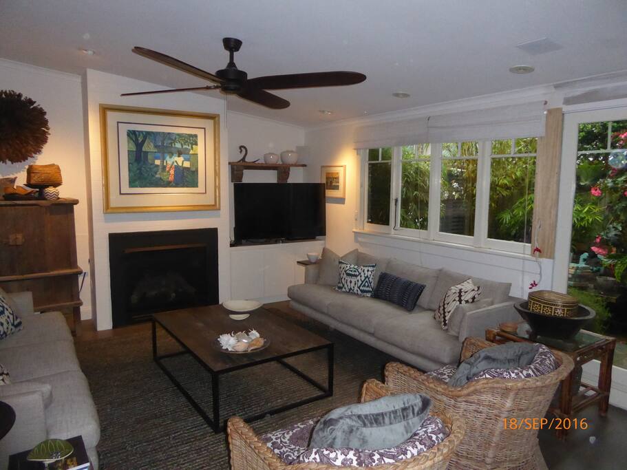 living space, apple TV and netflix available
Air conditioner and fans