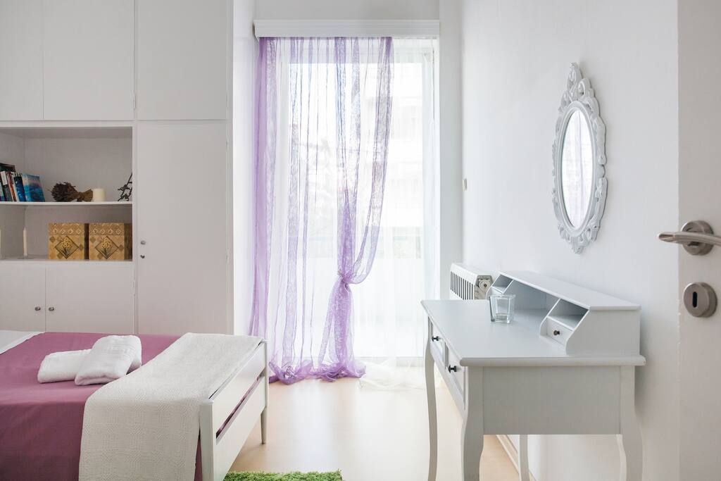 Featuring a laptop-friendly space, pen, paper and complimentary cookies - plus a balcony to use.