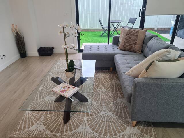 2 Houses Retreat (10 & 12) gallery image 2