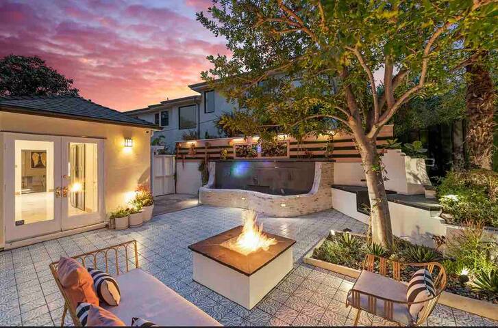 Spacious LA Villa w/ Pool, Hot Tub & Parking gallery image 2