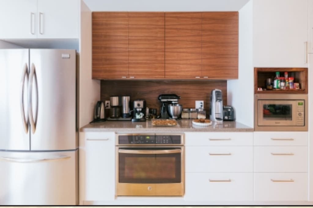 Oven, Gas Stove, Microwave, Kettle, Toaster, Soda Stream etc. This kitchen is fully functional.