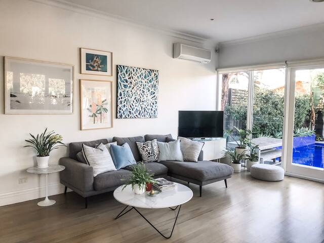 Stylish Brighton beachside home with pool gallery image 4