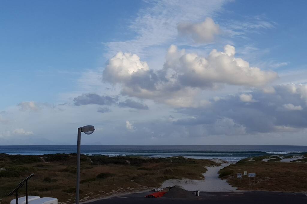 2min walk through the dunes to the beach
