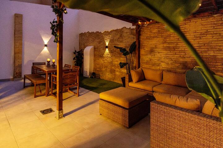 Luxury 3 Bedroom Apt Garden Terrace beach location gallery image 2