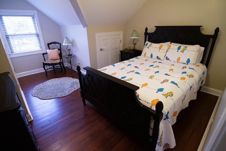 חדר שינה למעלה מס '2 עם מיטת קווין סייז