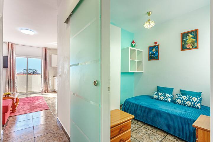 Sunny apartment near the sandy beach