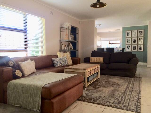 Winelands family home near Cape Town gallery image 2