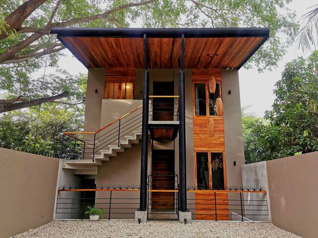 Treetop Experience Apartment - Glamorous Oasis in the heart of Tamarindo for a perfect getaway